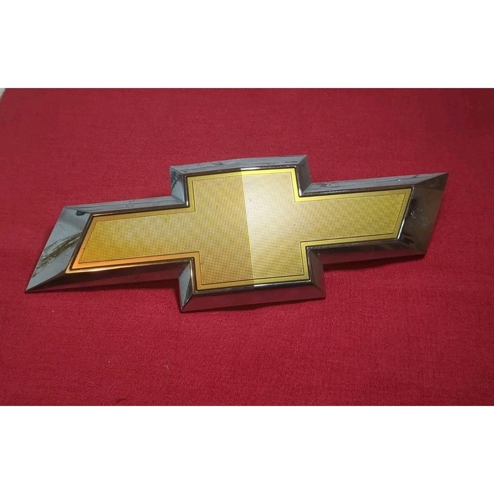 15-20 Chevy Tahoe Suburban‎ Front Grille Bow Tie Emblem Gold 22814066 OEM